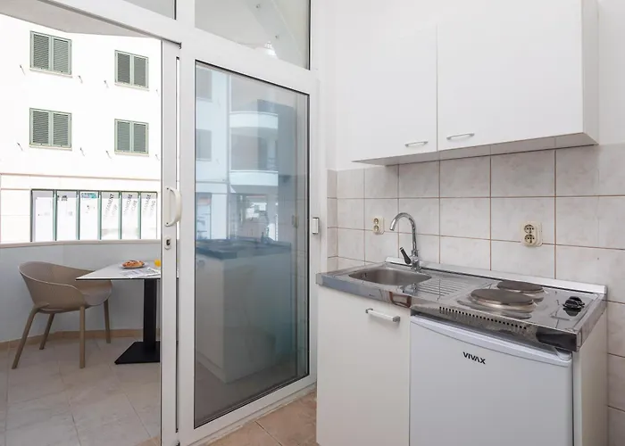 Magnolia Center Макарська